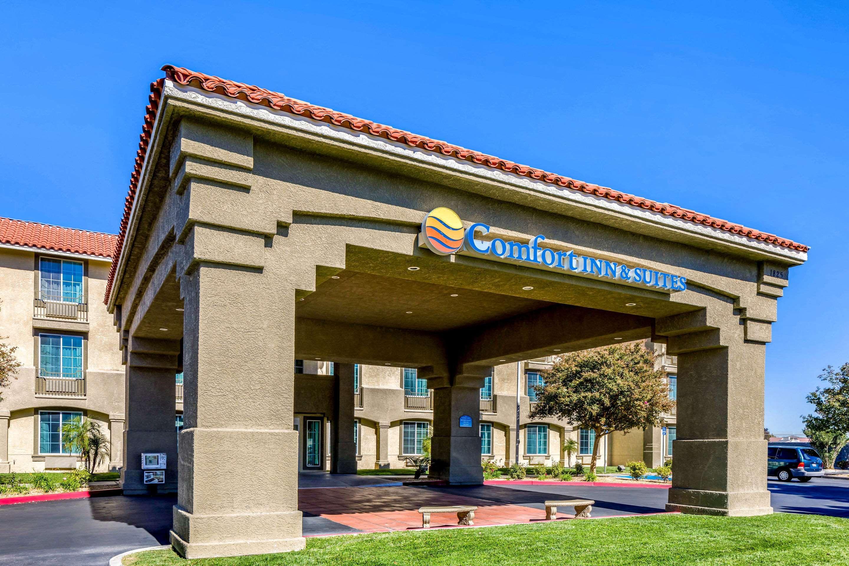 Comfort Inn & Suites Lancaster Antelope Valley Exterior photo