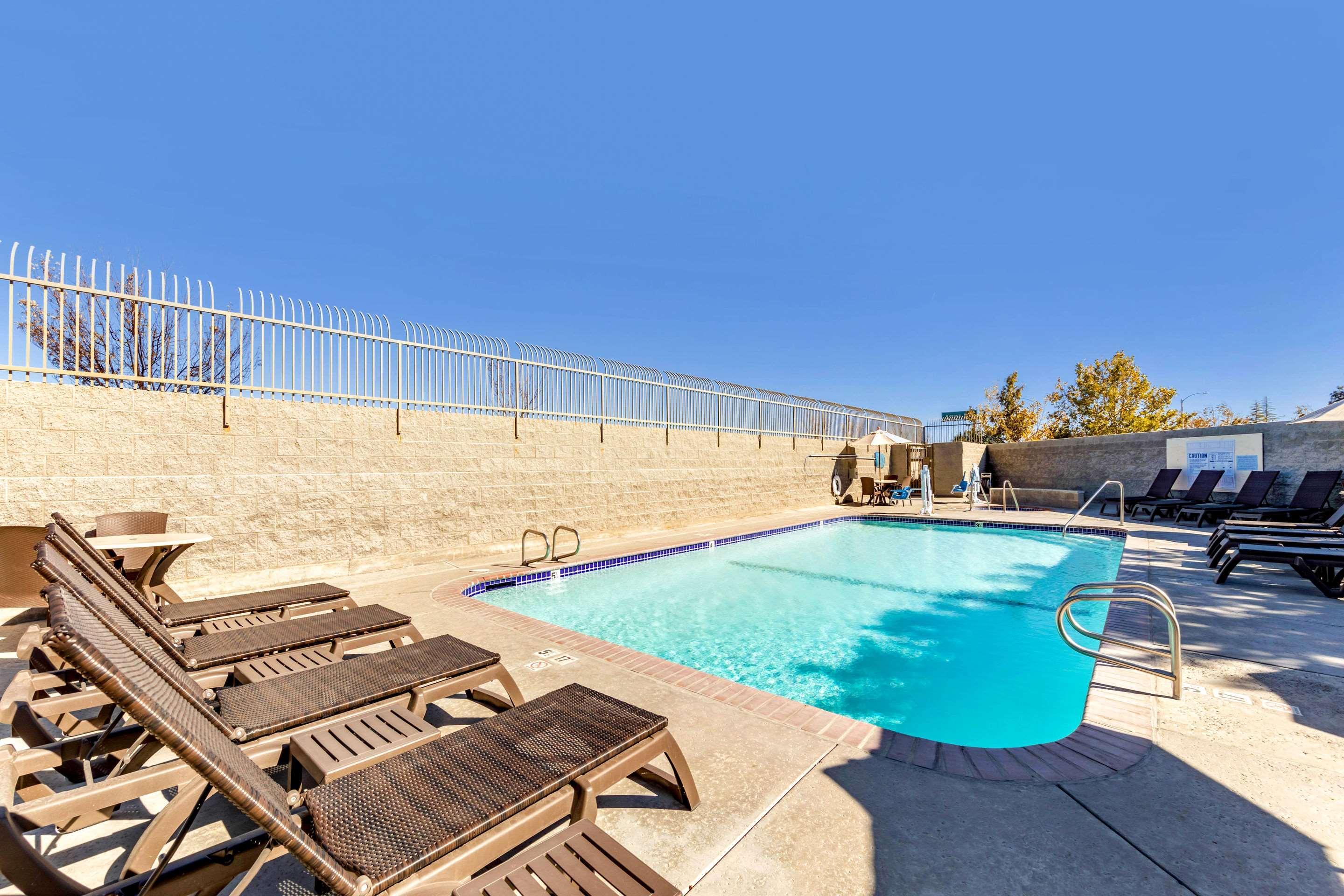 Comfort Inn & Suites Lancaster Antelope Valley Exterior photo