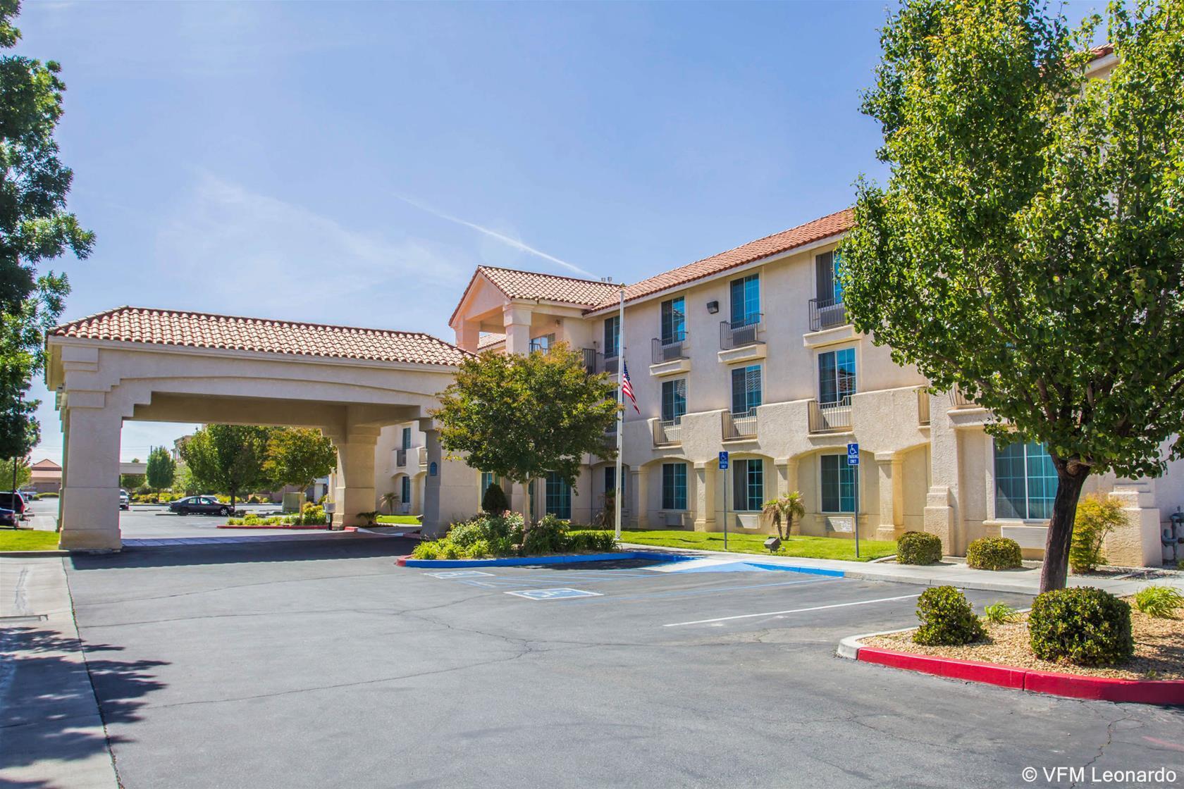 Comfort Inn & Suites Lancaster Antelope Valley Exterior photo