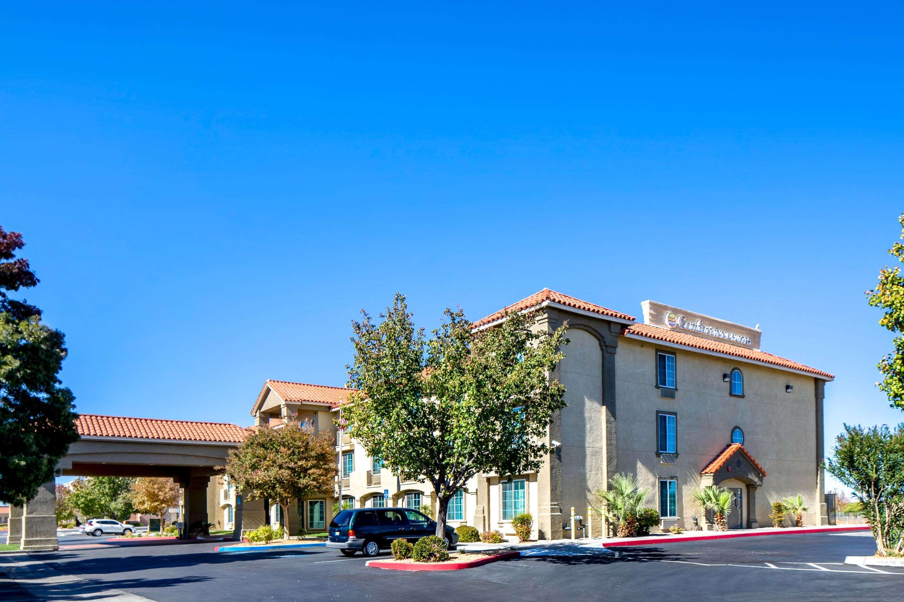 Comfort Inn & Suites Lancaster Antelope Valley Exterior photo